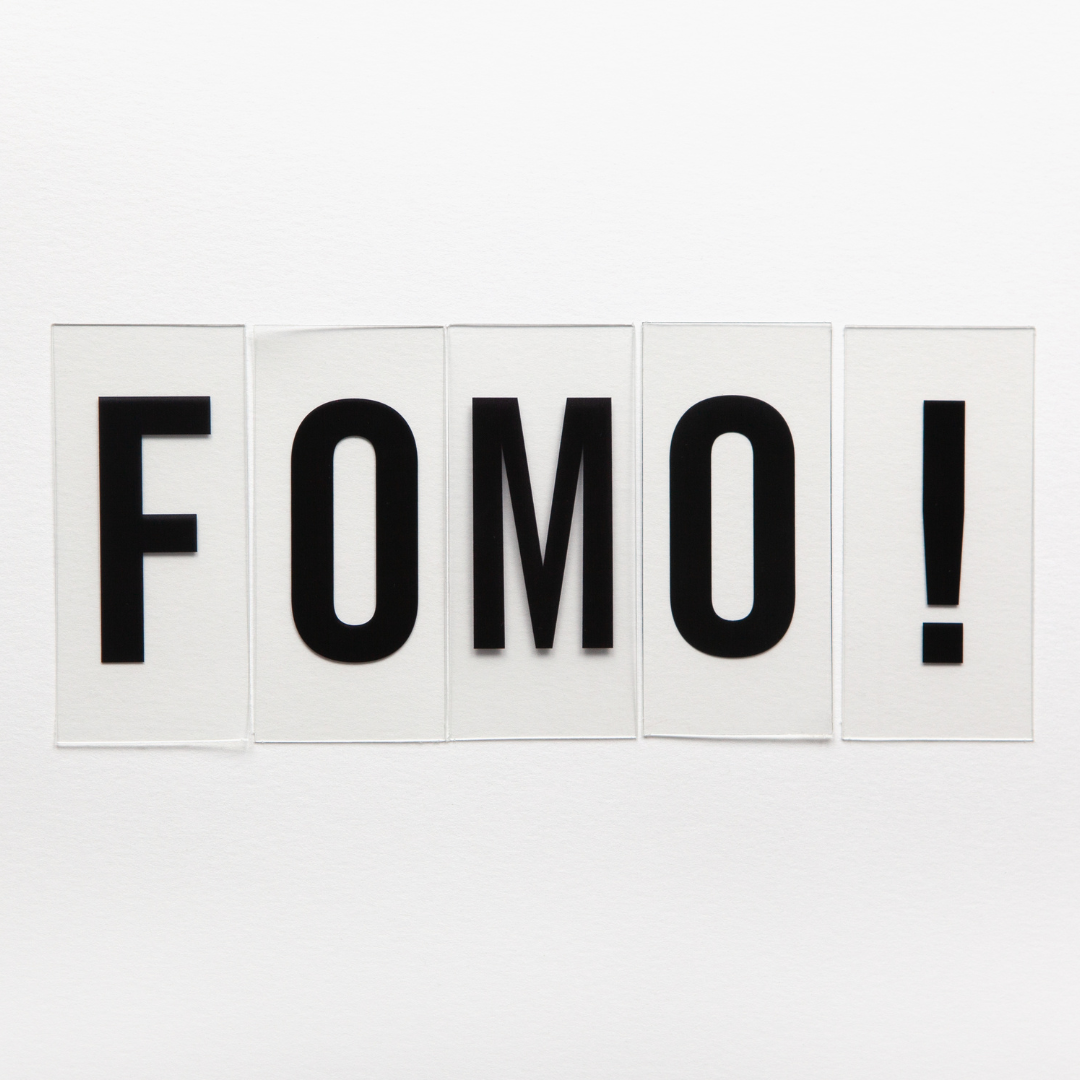 מהי חרדת החמצה? הכול על אפקט ה – FOMO